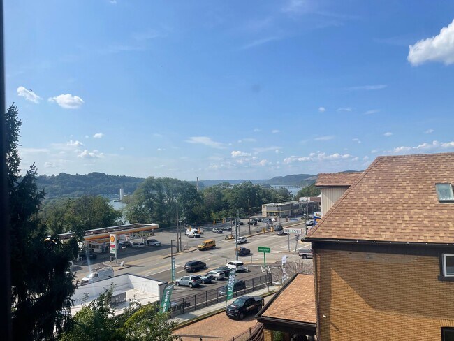 Building Photo - 192 Sheridan