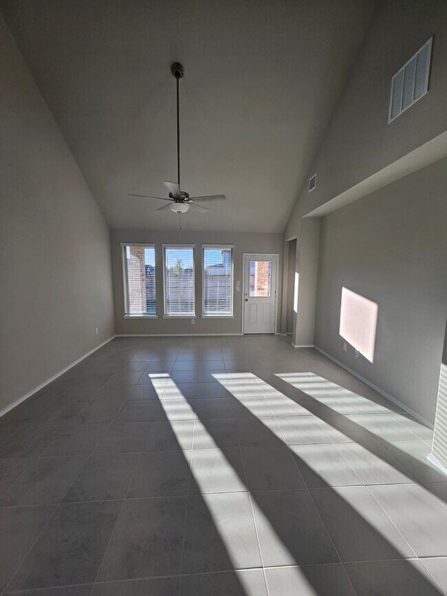 Building Photo - 426 Twilight Mdw Wy