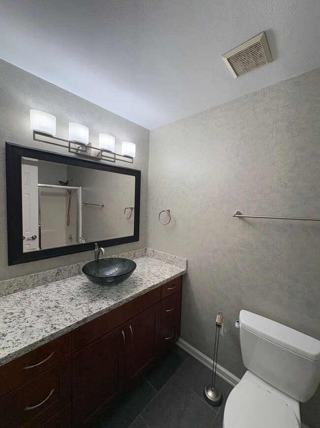 Building Photo - Kirkland Rambler - 3 bedroom 1.75 bath