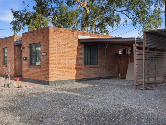 Building Photo - 1618 N Forgeus Ave
