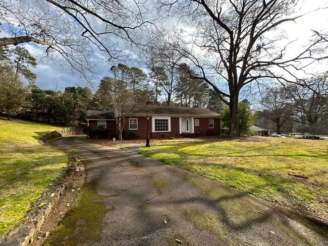 Building Photo - Charming 3/2 House in College Heights- $2,095