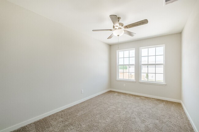Building Photo - 703 Majestic Eagle Ct