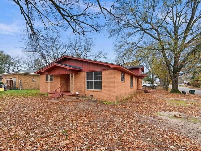 Building Photo - 1522 N Ross Ave