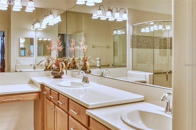 Building Photo - 2310 Palm Tree Dr