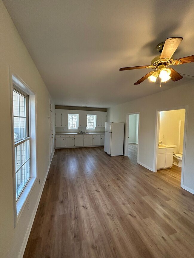 Building Photo - Quiet Blythewood 2 Bedroom Home