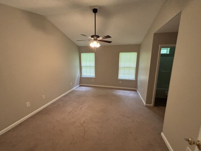 Building Photo - 3 Bedroom, 2.5 Bath Home