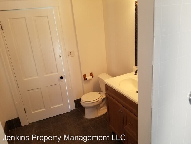 Building Photo - 5 br, 3 bath House - 122 S 4th St