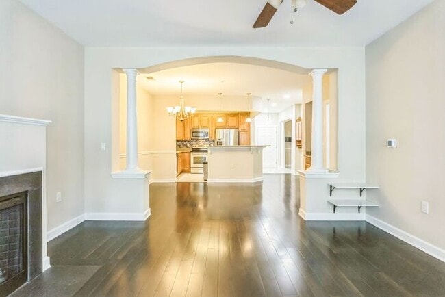 Building Photo - 600 Edelen Station Pl
