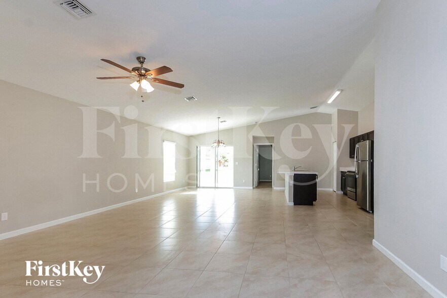 Building Photo - 3542 SW Viceroy St