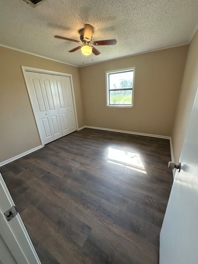 Building Photo - Newly renovated 3 bedroom 2 bath in East Houma