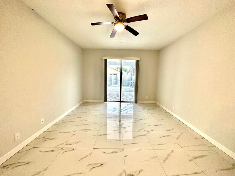 Building Photo - 1219 Baycourt Is