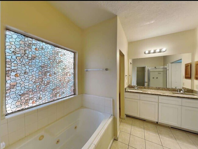 Building Photo - 16023 Mountain Shadows Dr