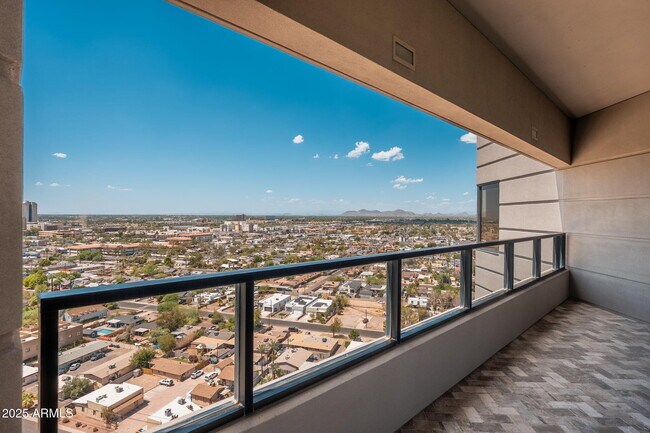 Building Photo - 1040 E Osborn Rd