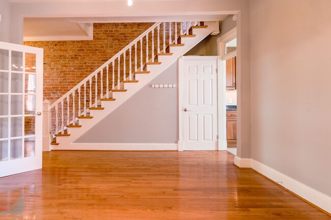 Building Photo - Classy Columbia Heights Row Home! 1/2 Off ...