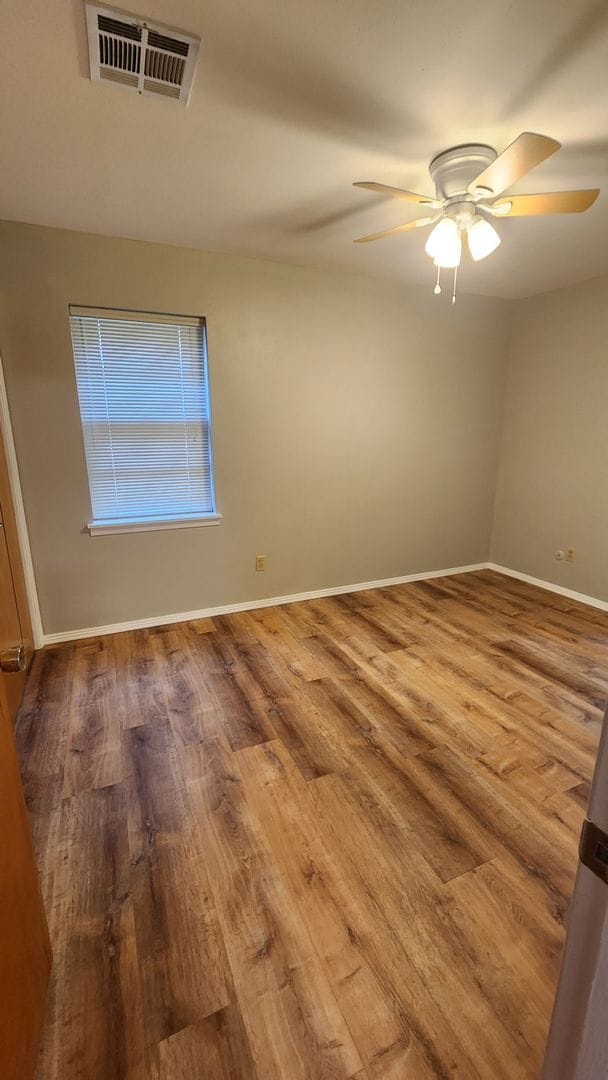 Building Photo - Refurbished - 3 bdrm 1 bath