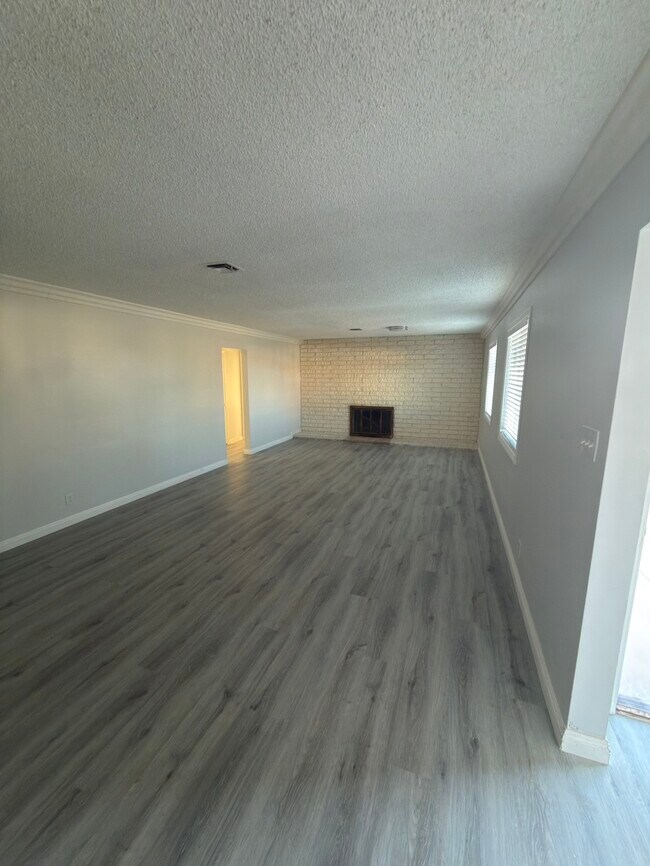 Building Photo - 1108 Cashman Dr
