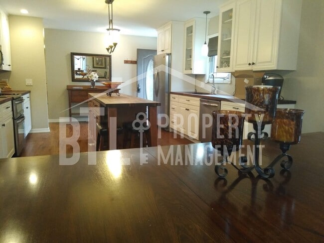 Building Photo - Furnished Kimberling City Duplex! ALL UTIL...
