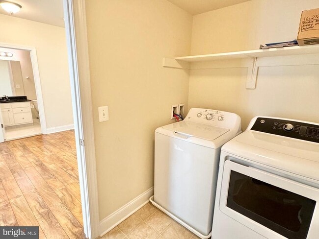 Building Photo - 2304 Margraf Cir