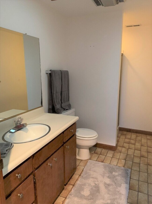 Building Photo - Lake Oroville Lake House with Spectacular Views!