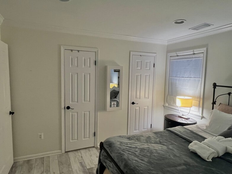 Building Photo - 321 Senate Ct