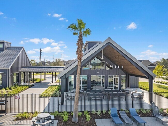 Building Photo - 7727 Pleasant Crst Dr