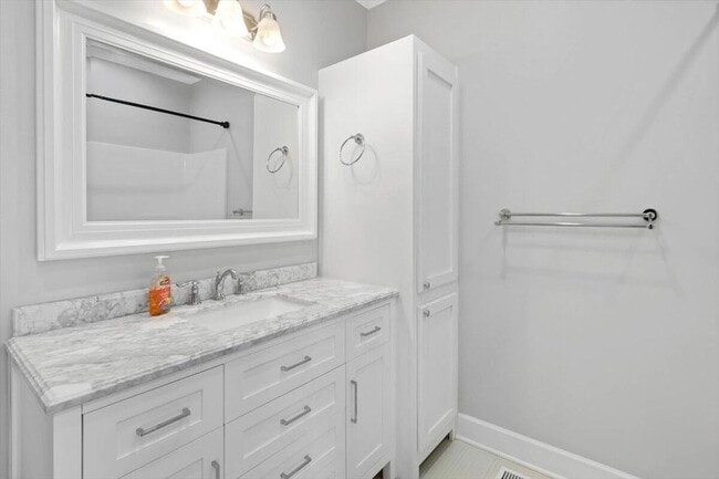 Building Photo - 1002 Boylston St