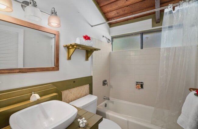 Building Photo - Kalaheo 3 bed 2 bath Condo