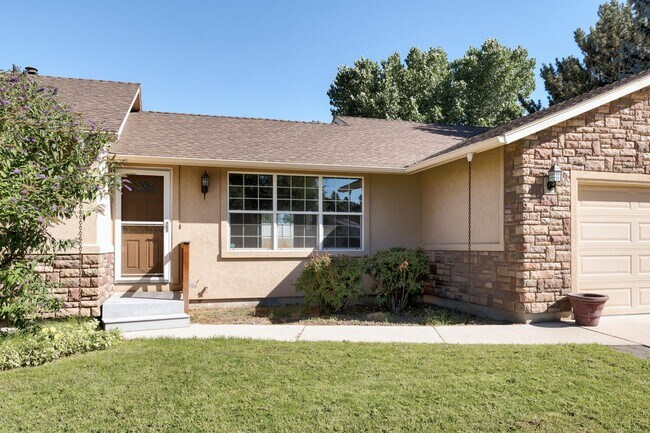Building Photo - 10934 W Camas St