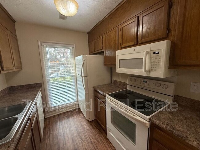 Building Photo - 2752 Helaman Ct