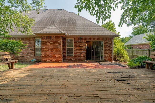 Building Photo - Furnished beautiful 4bd/2.5bth home located in the Clabber Creek Subdivision!! Open to various le...