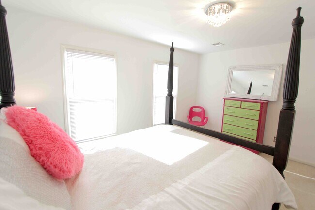 Building Photo - 5711 Chadwick Ln