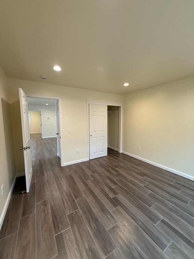 Building Photo - 1118 2nd St