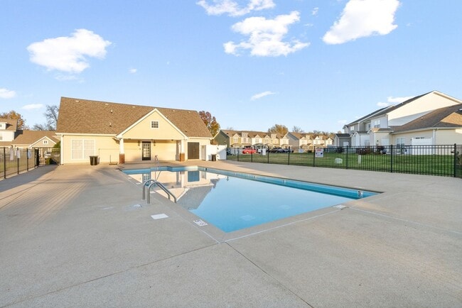 Building Photo - Large 2 Bedroom 2 1/2 Bath Dog Friendly Condo For Rent!