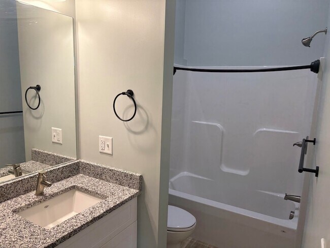 Building Photo - 22 S Main St