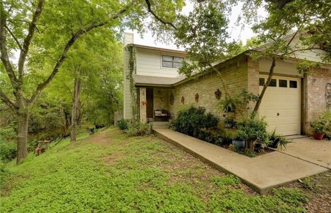 Building Photo - 800 Ramble Ln