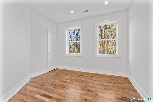 Building Photo - 54 Plaza Ave