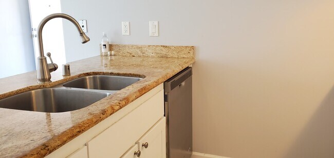 Building Photo - 33225 Lake Champlain Ct