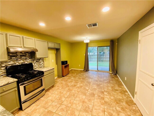 Building Photo - 3811 Julianas Way