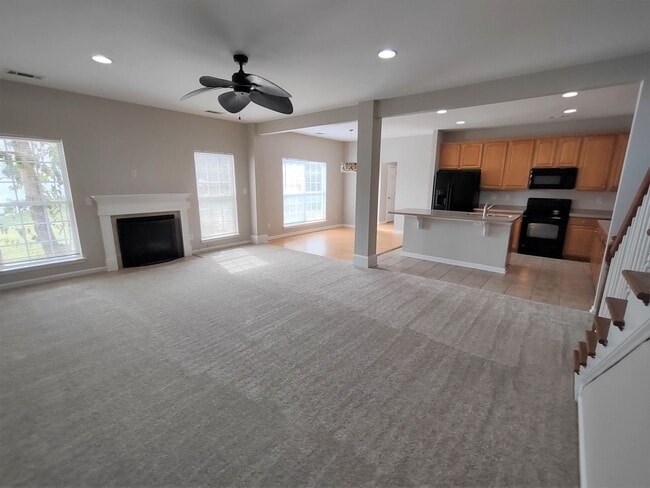 Building Photo - Beautiful Home located in the McCoy Crossing Community!