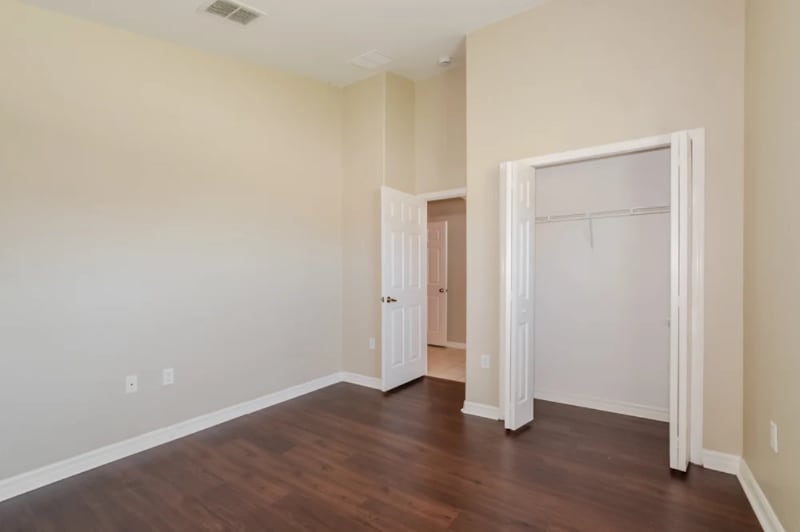 Building Photo - 120 Vine Dr