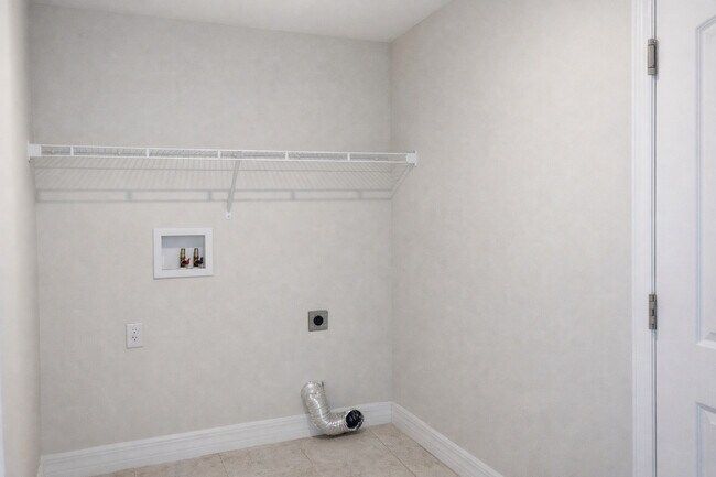 Building Photo - 2600 NW 4th Ave