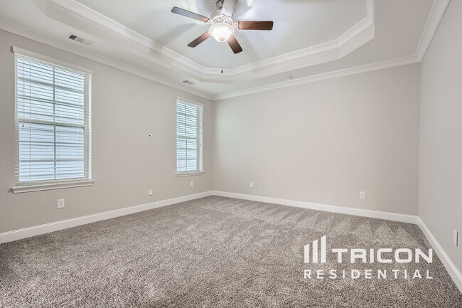 Building Photo - 1068 Moorewood Ln S E