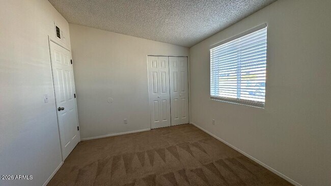 Building Photo - 3850 Blackbird Dr