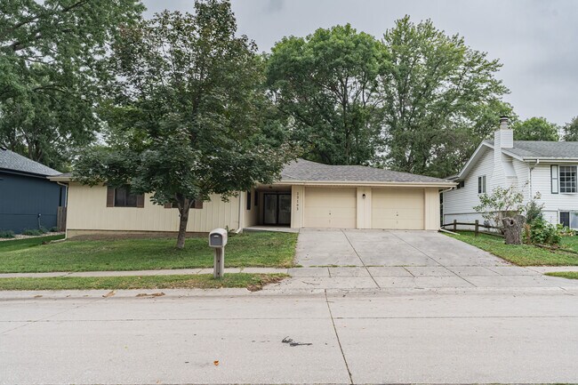 Front of House - 13103 Lillian St