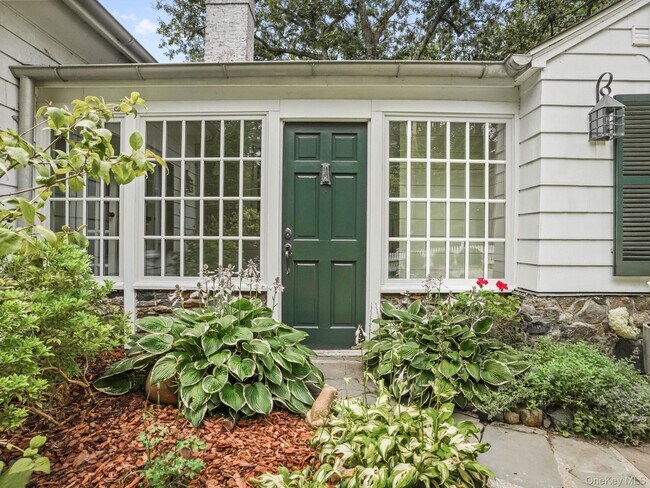 Building Photo - 8 S Bedford Rd