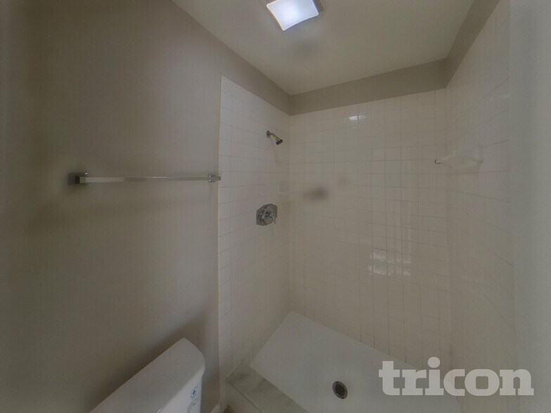 Building Photo - 1408 Highview Rd