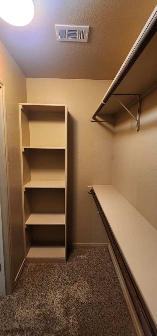 Building Photo - 2 bedroom 2 bath close to Clear Creek 8/12 move in date