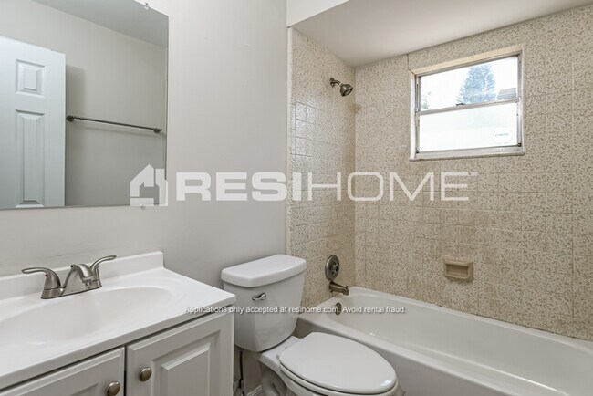 Building Photo - 3848 Beachman Dr