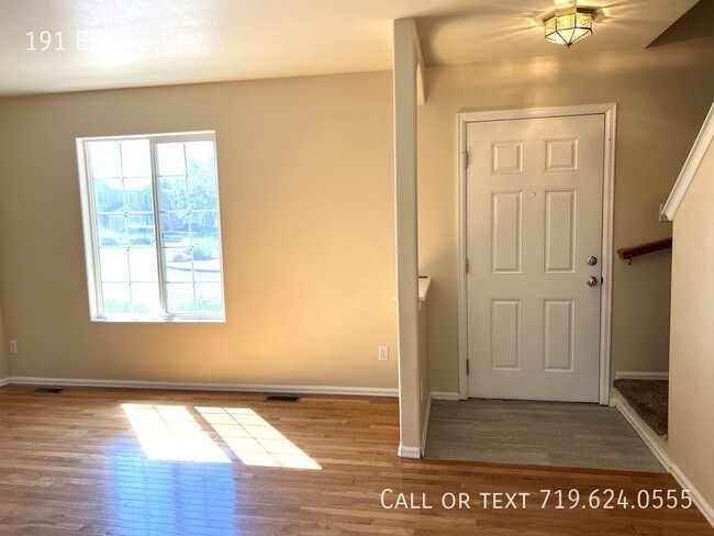 Building Photo - Beautiful Two-Story Condo For Rent