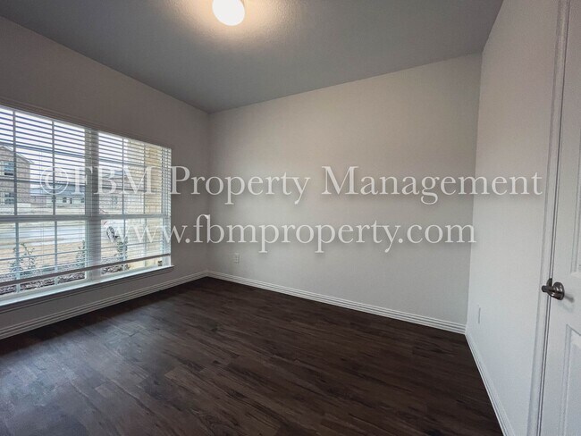 Building Photo - 655 Excelsior Dr